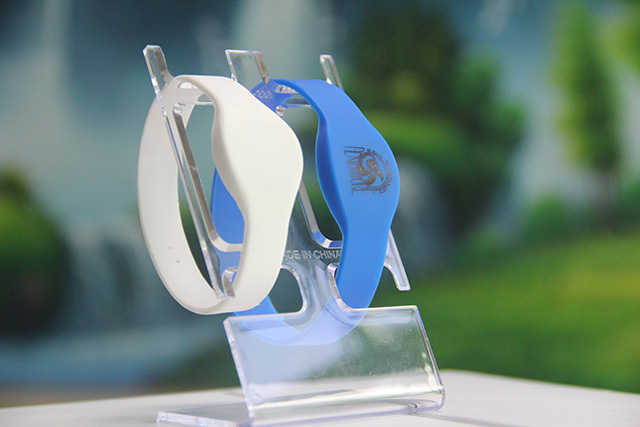 翻模ic硅膠腕帶操作方法。