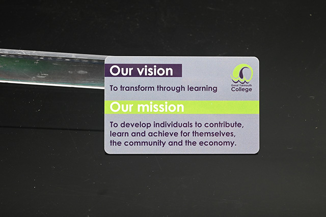 ‘水晶滴膠卡’的個性化的設(shè)計(jì)在市場贏得了廣泛的應(yīng)用