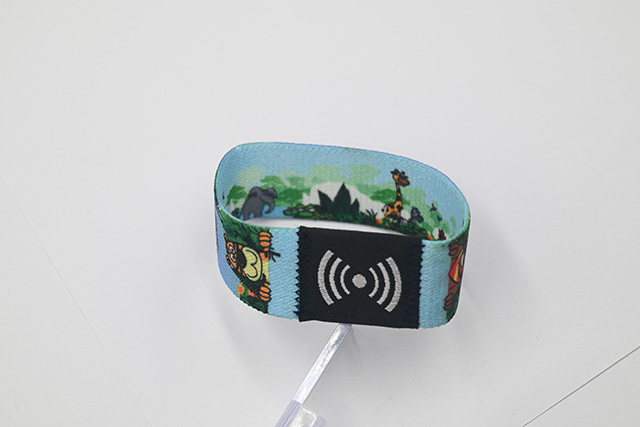 會(huì)員卡的印刷主要分為膠印和絲印，每種印刷方式不同