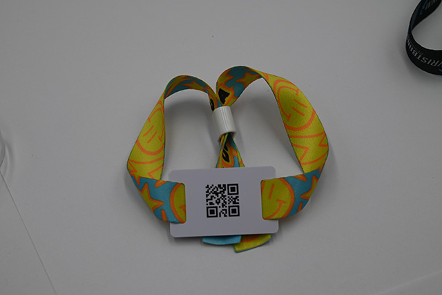 RFID鑰匙扣卡硅膠腕帶卡！