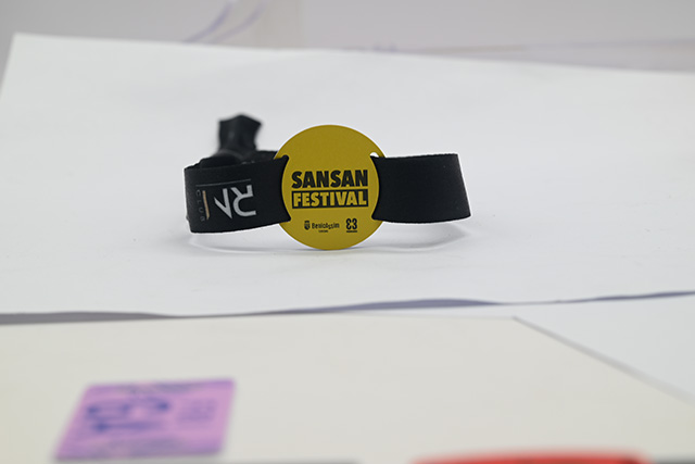 制作異形卡的價格為什么比普通卡貴呢？