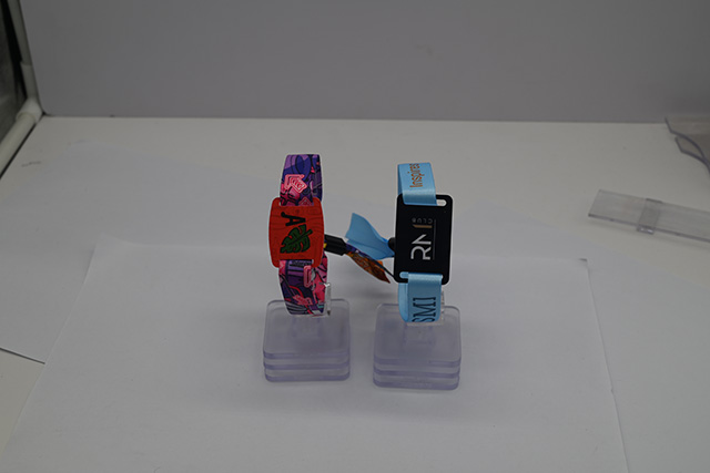 小區(qū)門禁卡怎樣定制并且授權(quán)開門呢？